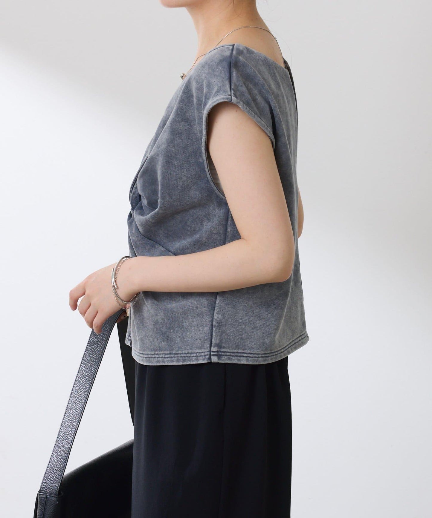 【前後兩種穿法】Q.anos 扭結款背心