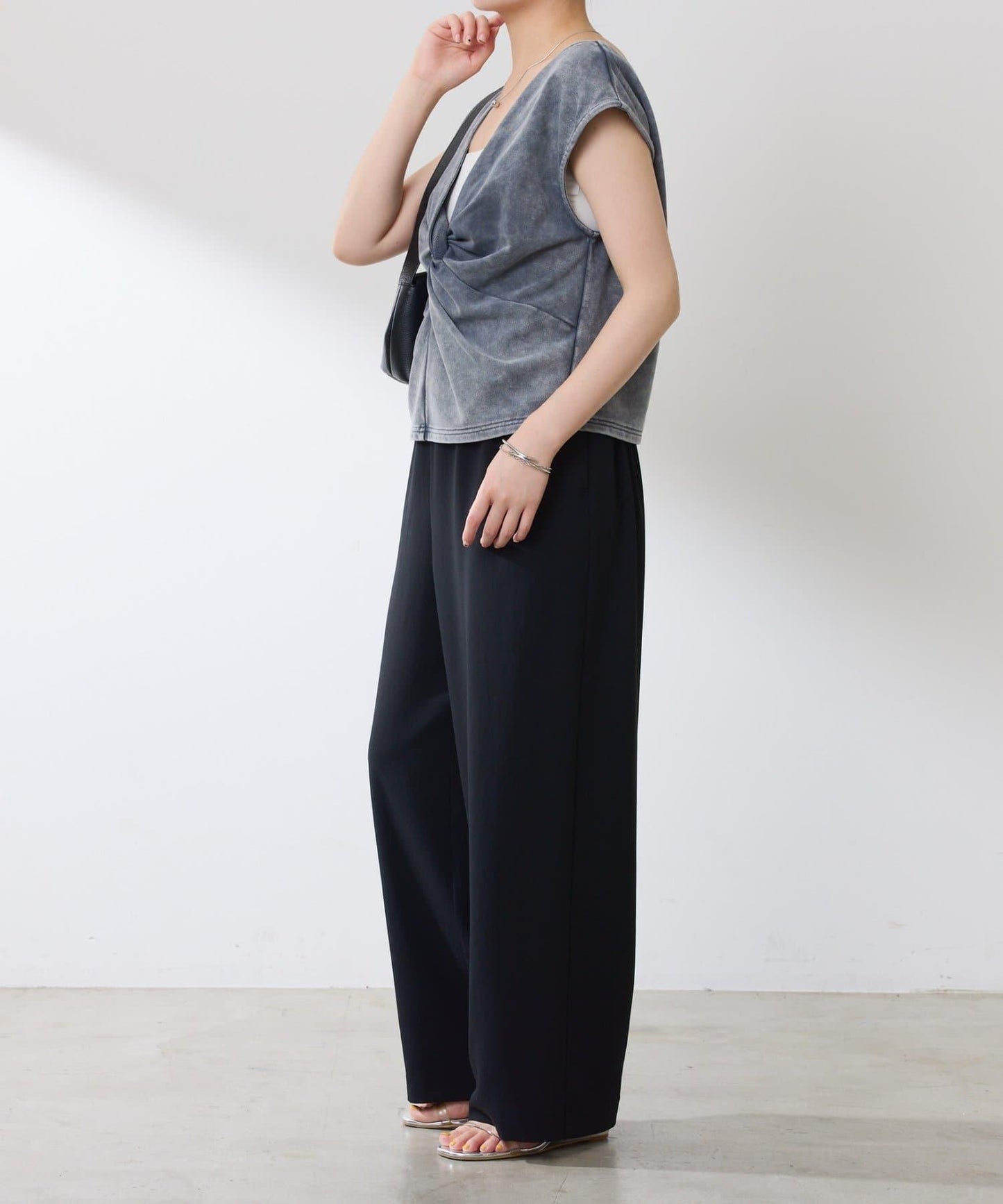 【前後兩種穿法】Q.anos 扭結款背心