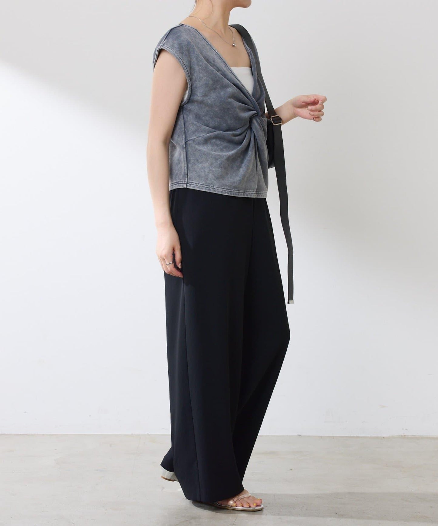 【前後兩種穿法】Q.anos 扭結款背心