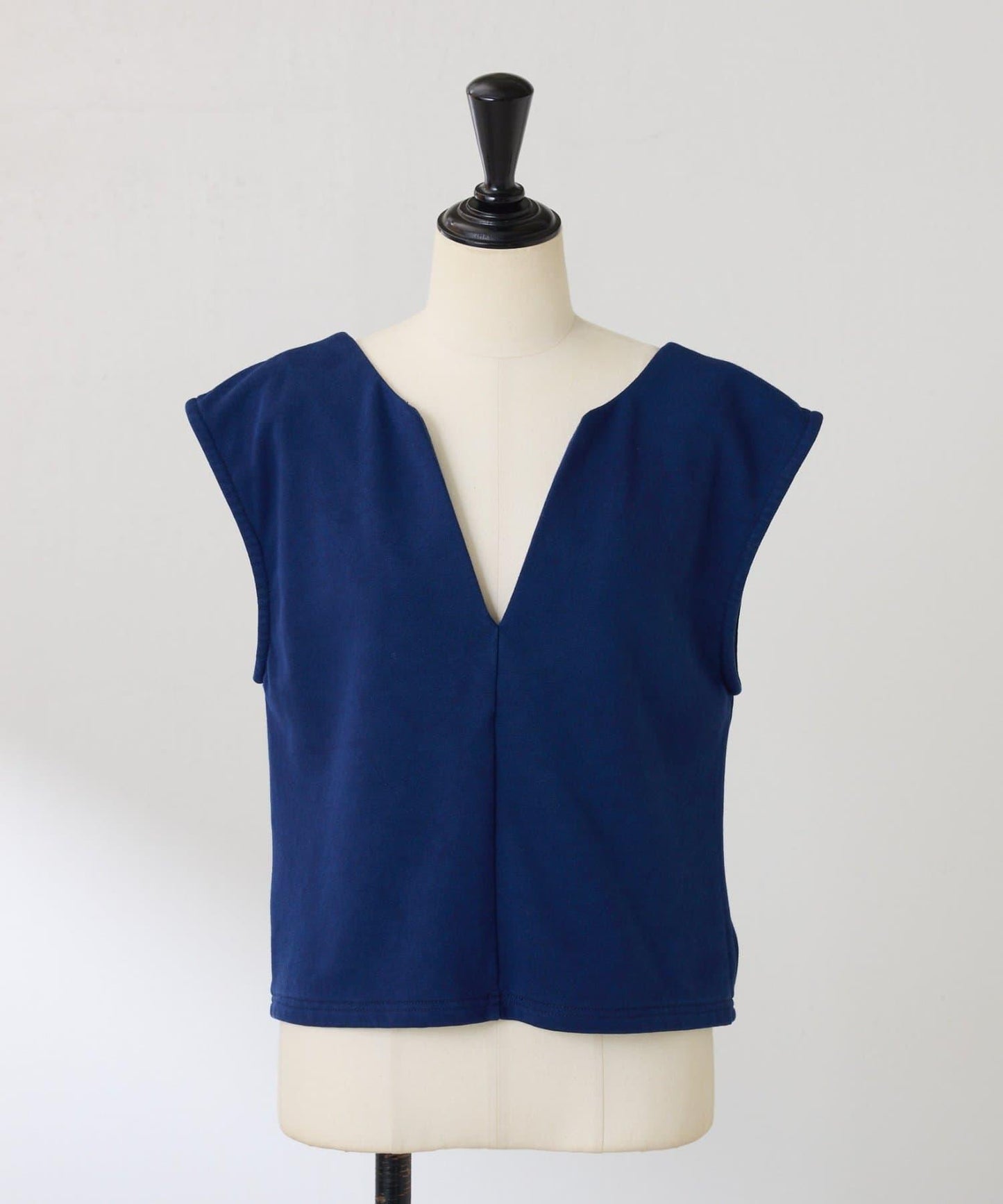 【前後兩種穿法】Q.anos 扭結款背心