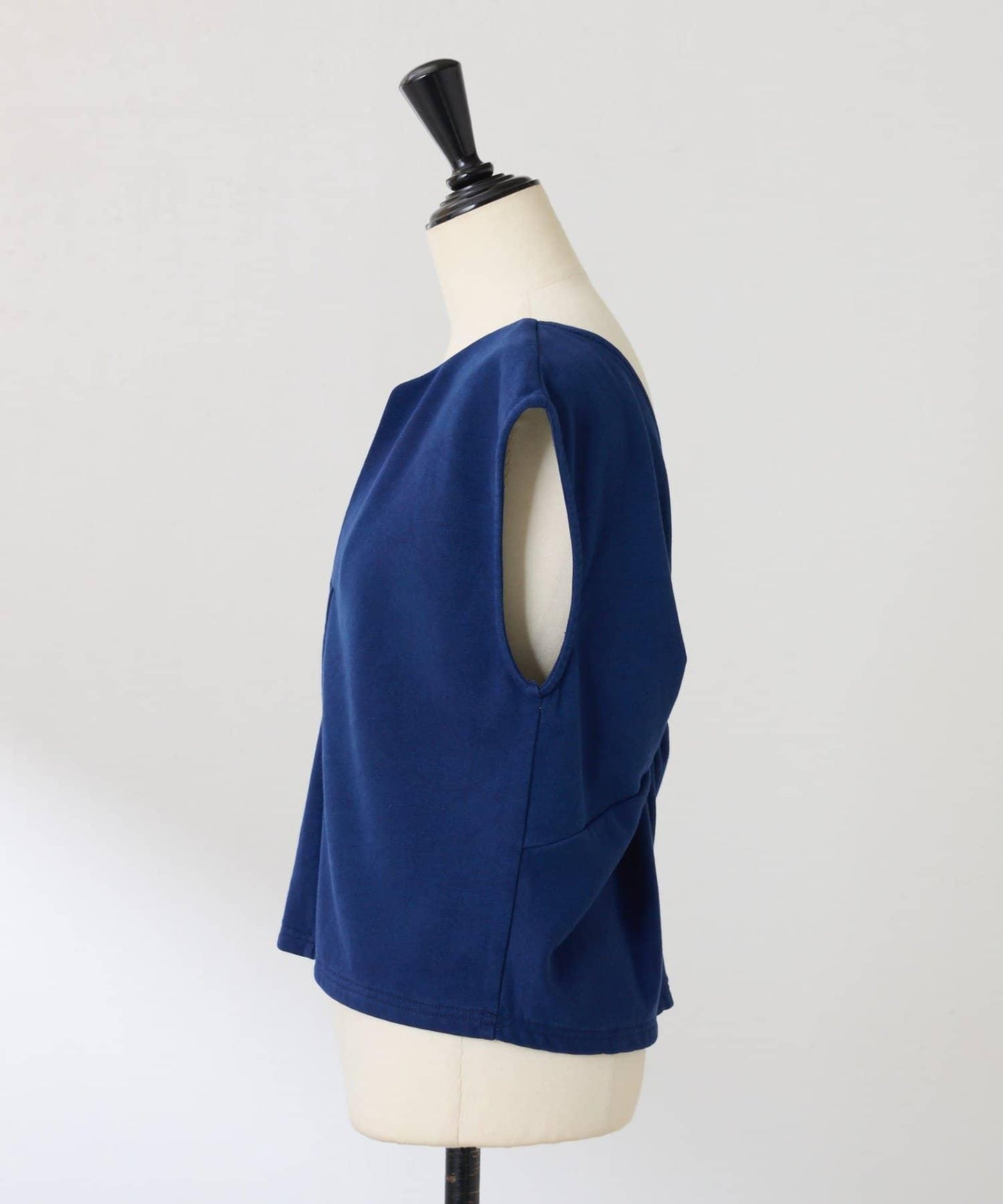 【前後兩種穿法】Q.anos 扭結款背心