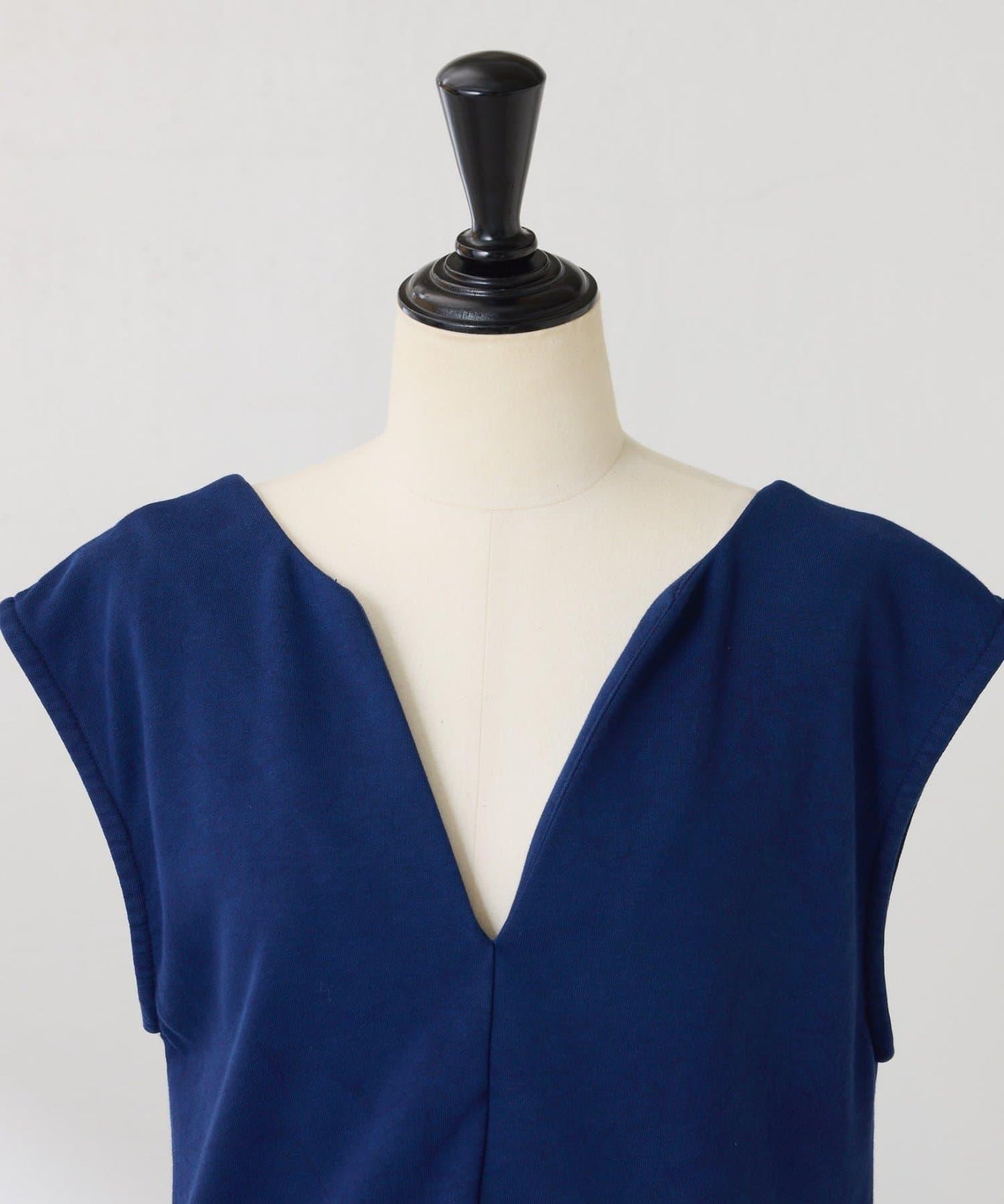 【前後兩種穿法】Q.anos 扭結款背心