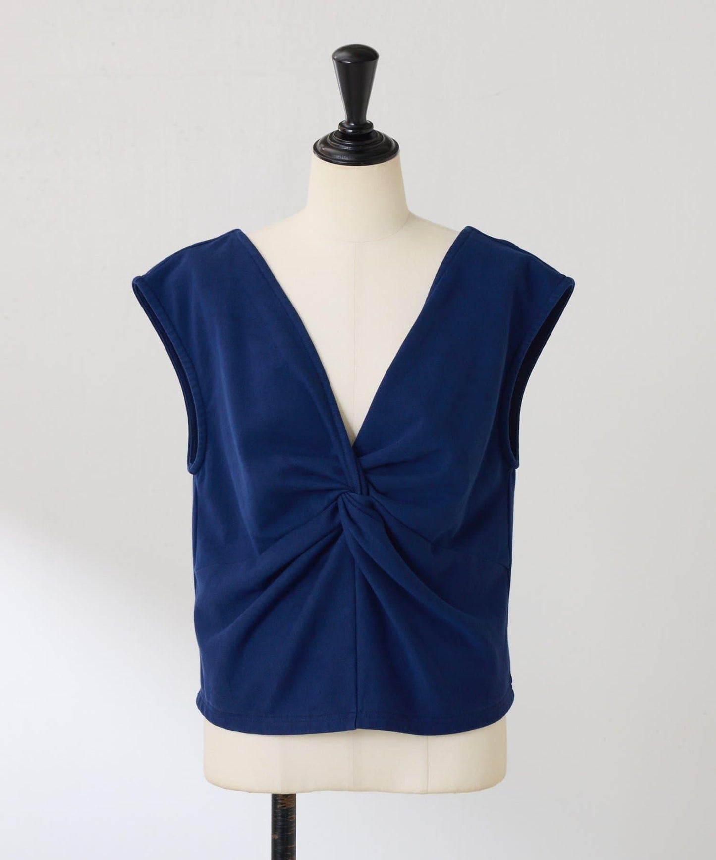 【前後兩種穿法】Q.anos 扭結款背心