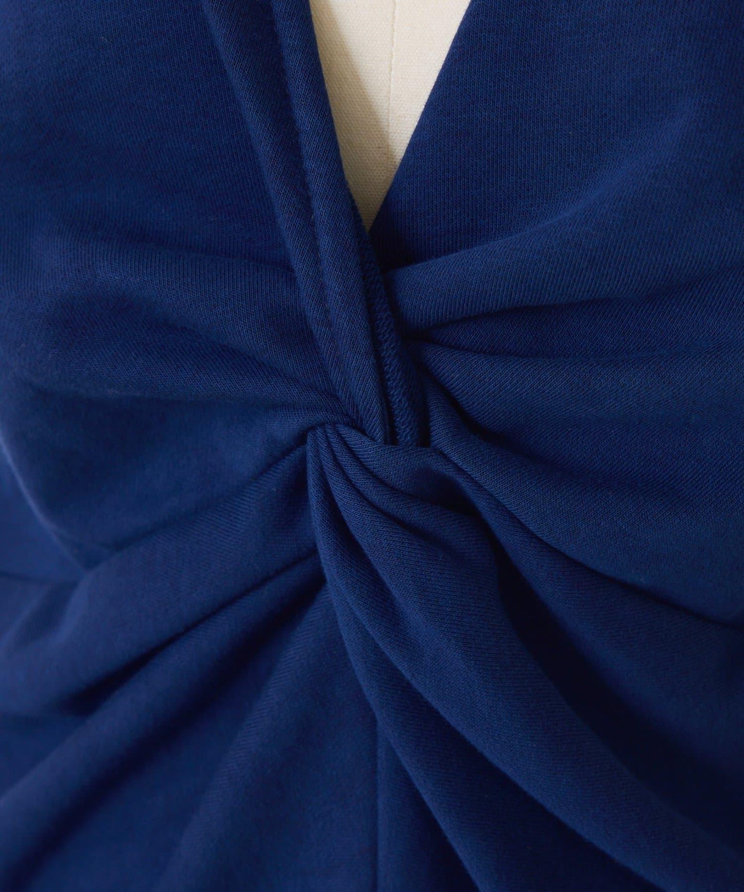 【前後兩種穿法】Q.anos 扭結款背心