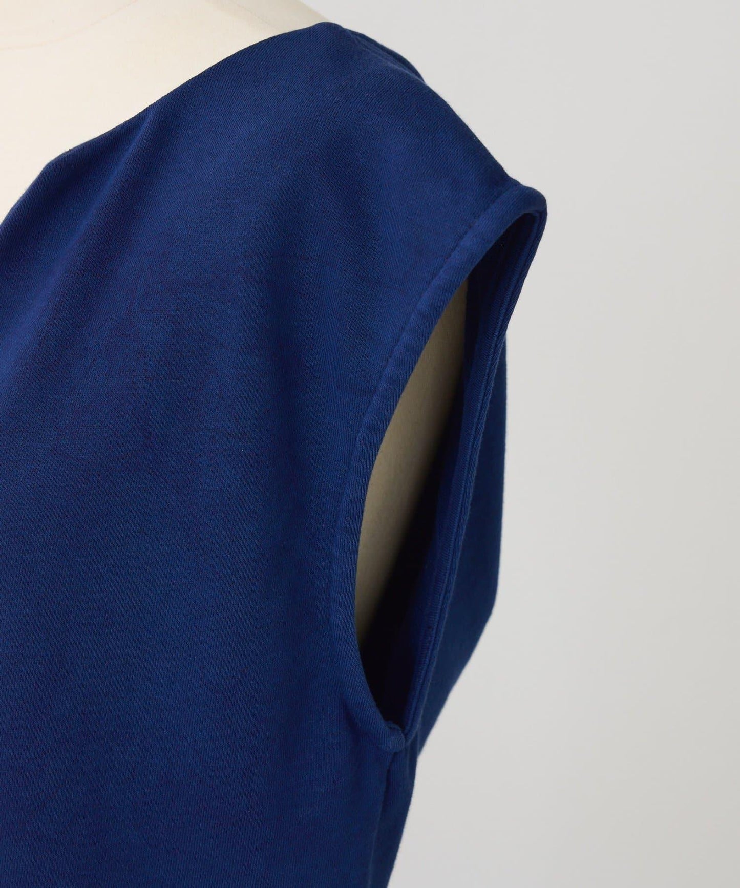 【前後兩種穿法】Q.anos 扭結款背心