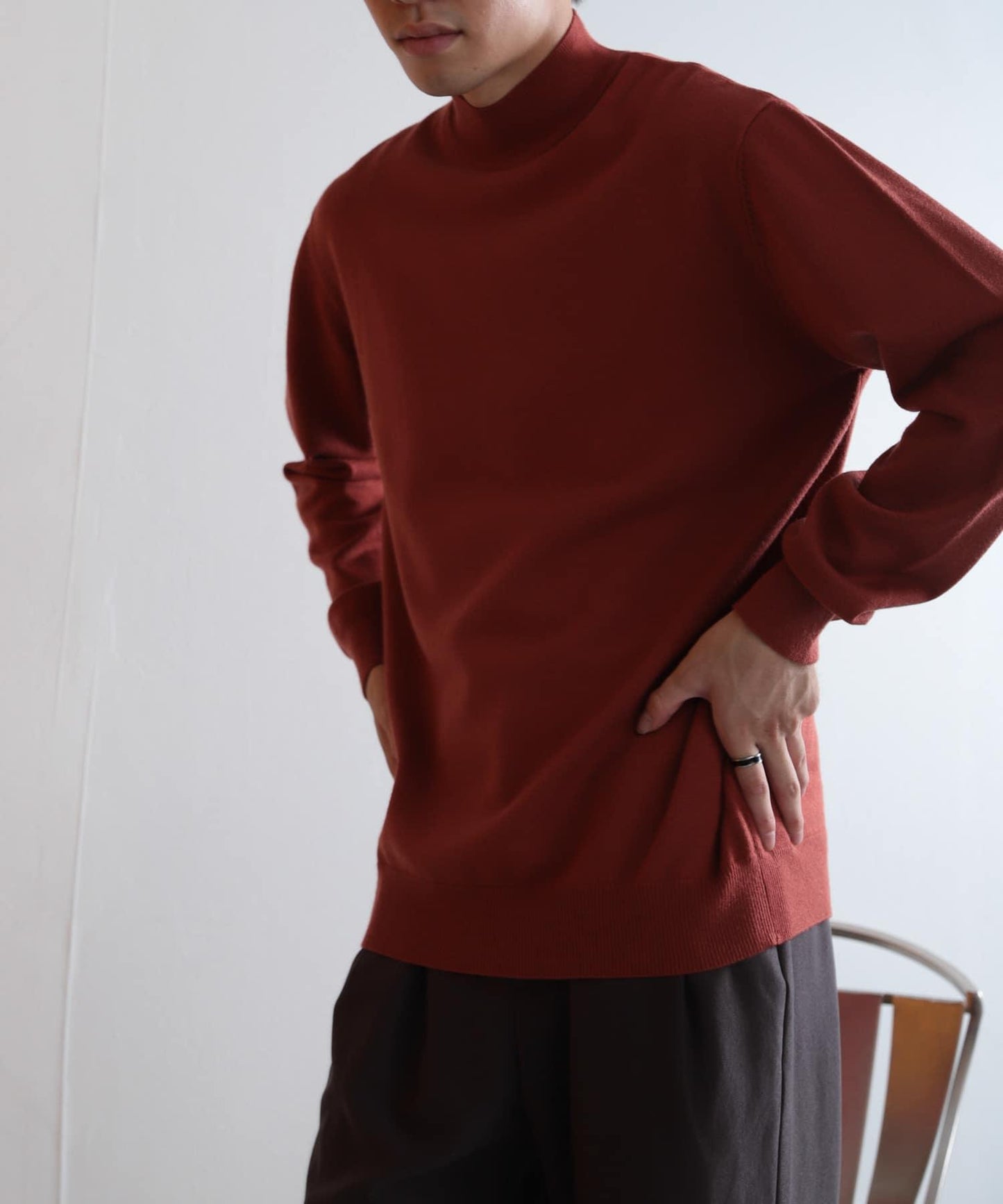 中性款彈力高領毛衣