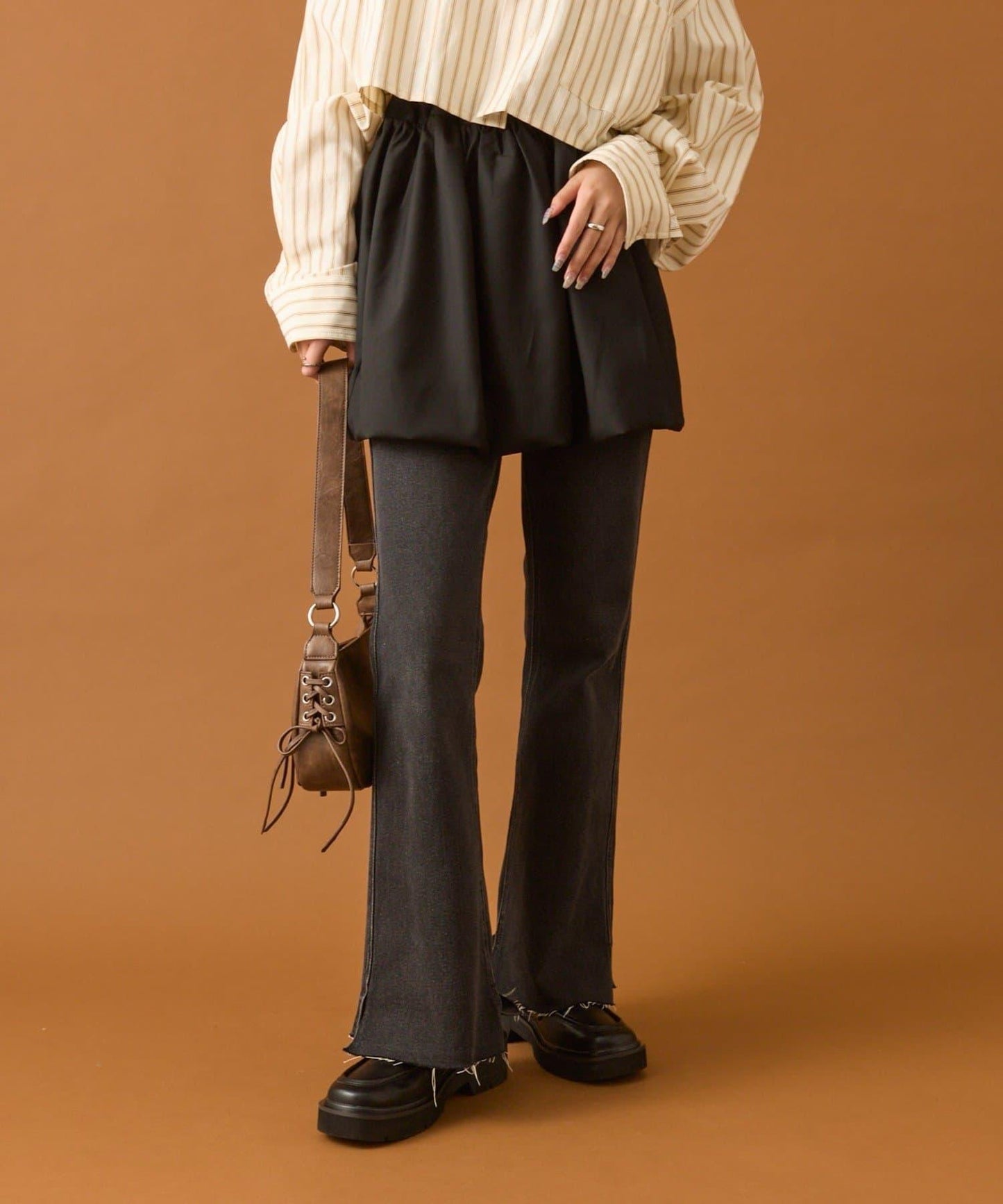 開叉喇叭牛仔褲