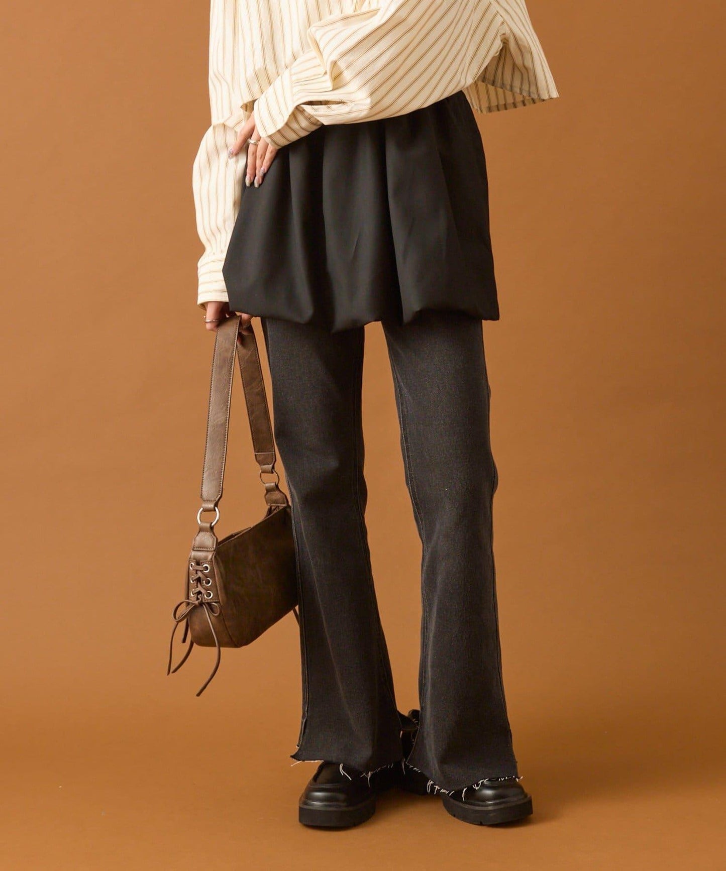 開叉喇叭牛仔褲