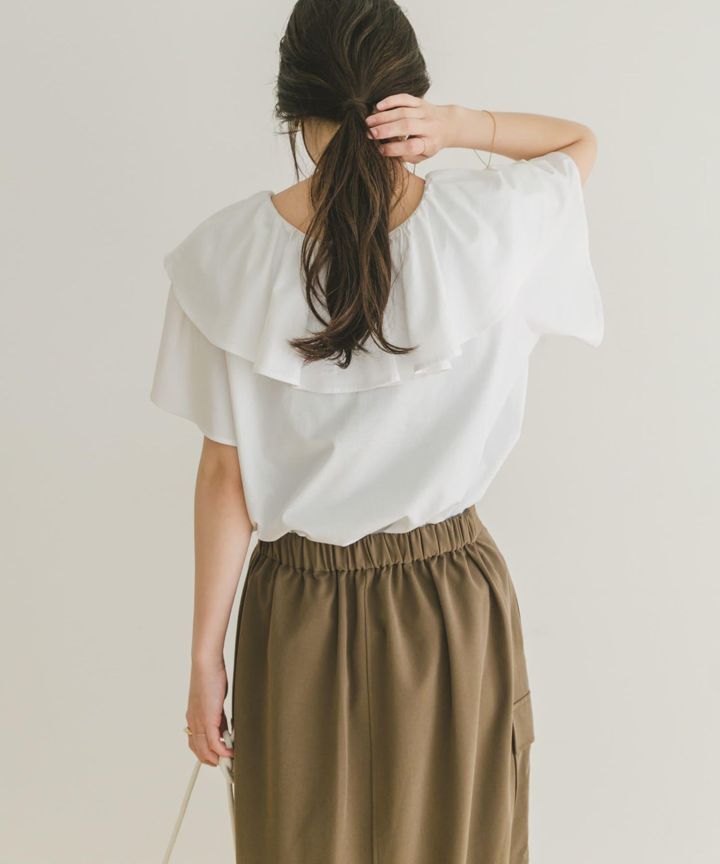 荷葉邊T恤