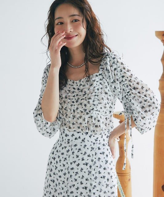 單色小花印花鬆緊袖襯衫