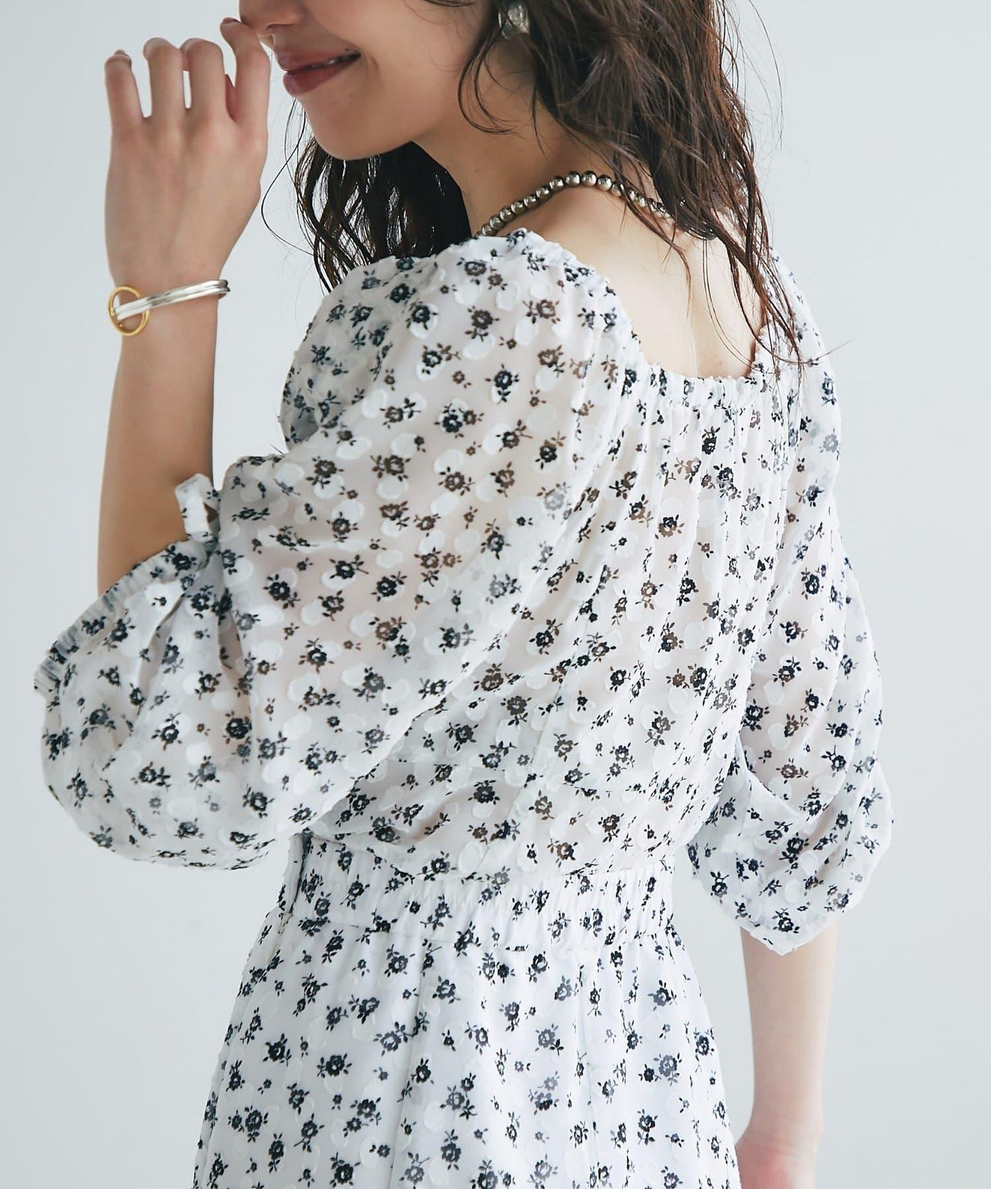 單色小花印花鬆緊袖襯衫