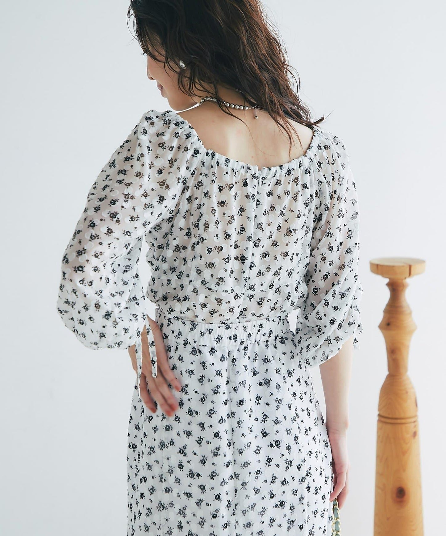 單色小花印花鬆緊袖襯衫