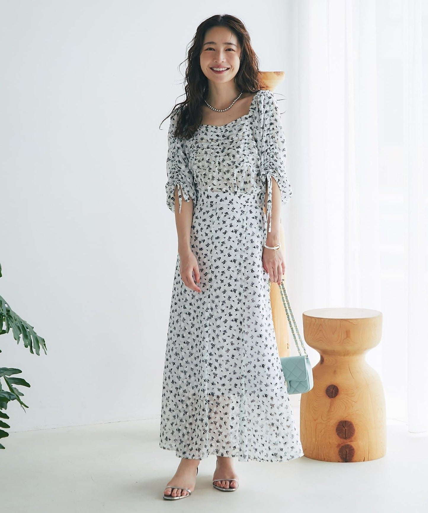 單色小花印花鬆緊袖襯衫