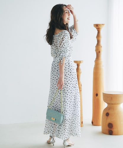 單色小花印花鬆緊袖襯衫