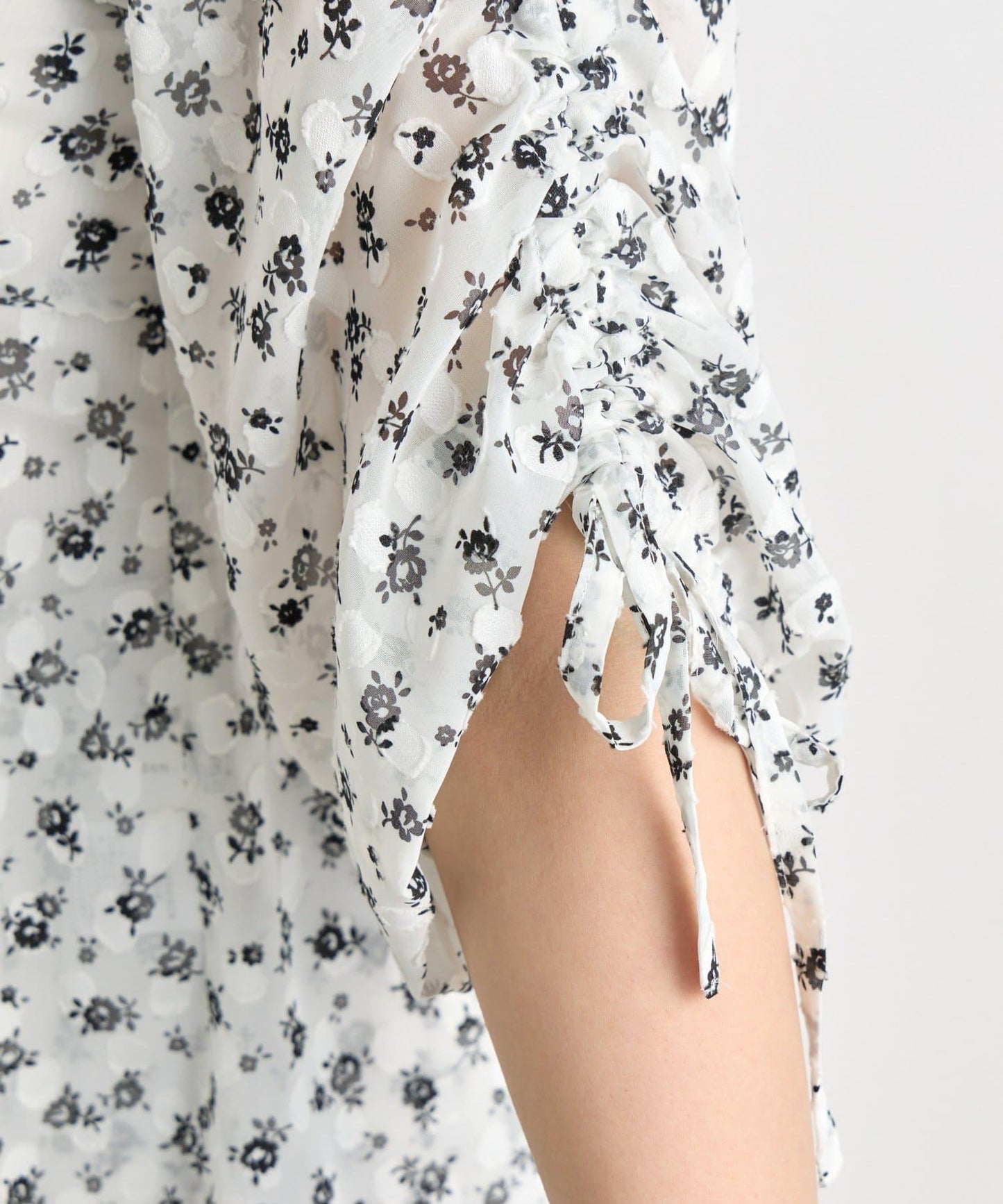 單色小花印花鬆緊袖襯衫