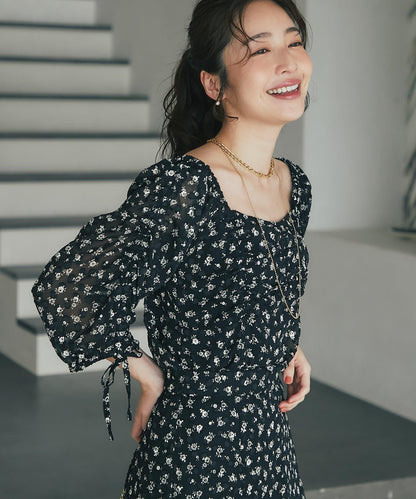 單色小花印花鬆緊袖襯衫