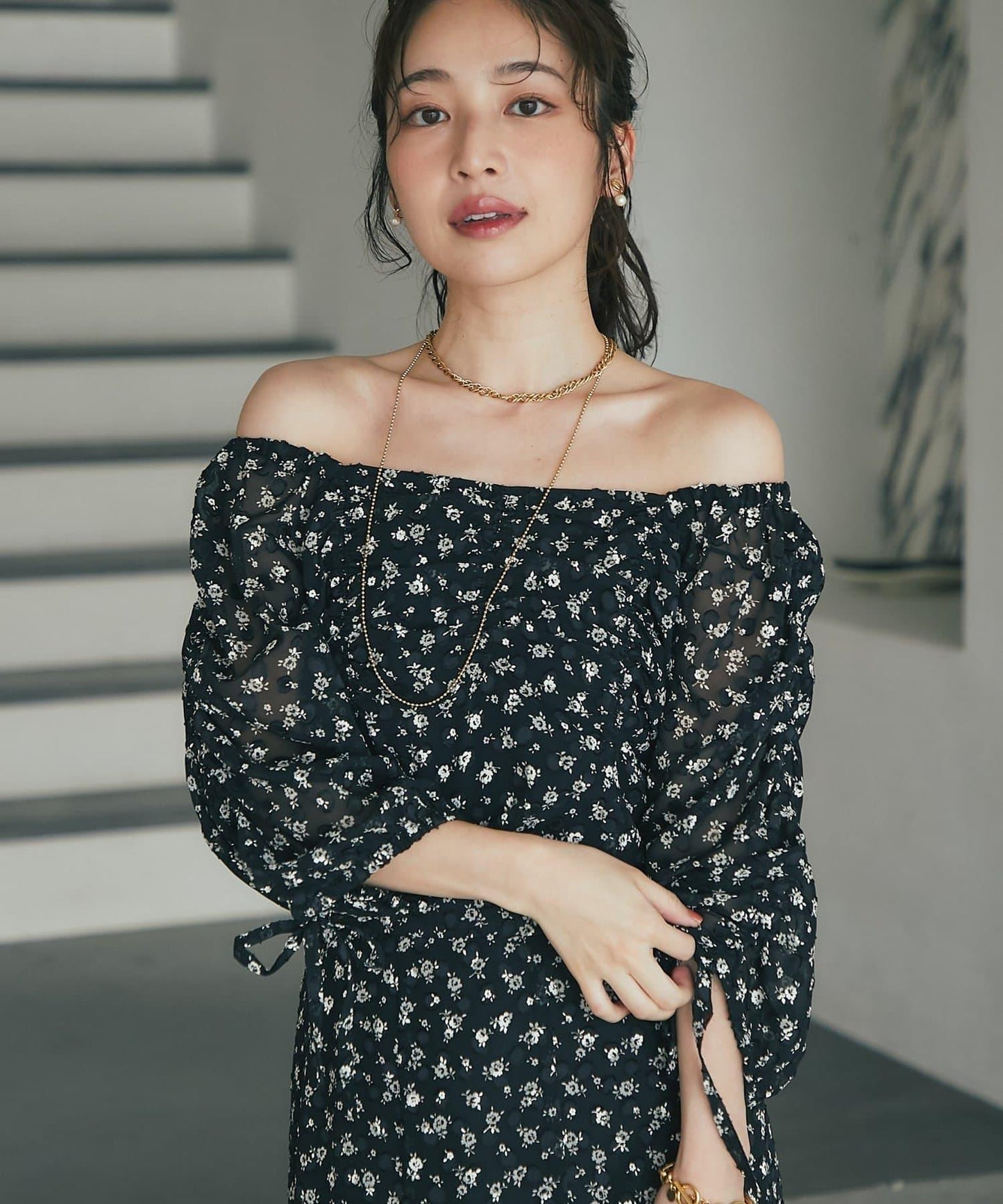 單色小花印花鬆緊袖襯衫