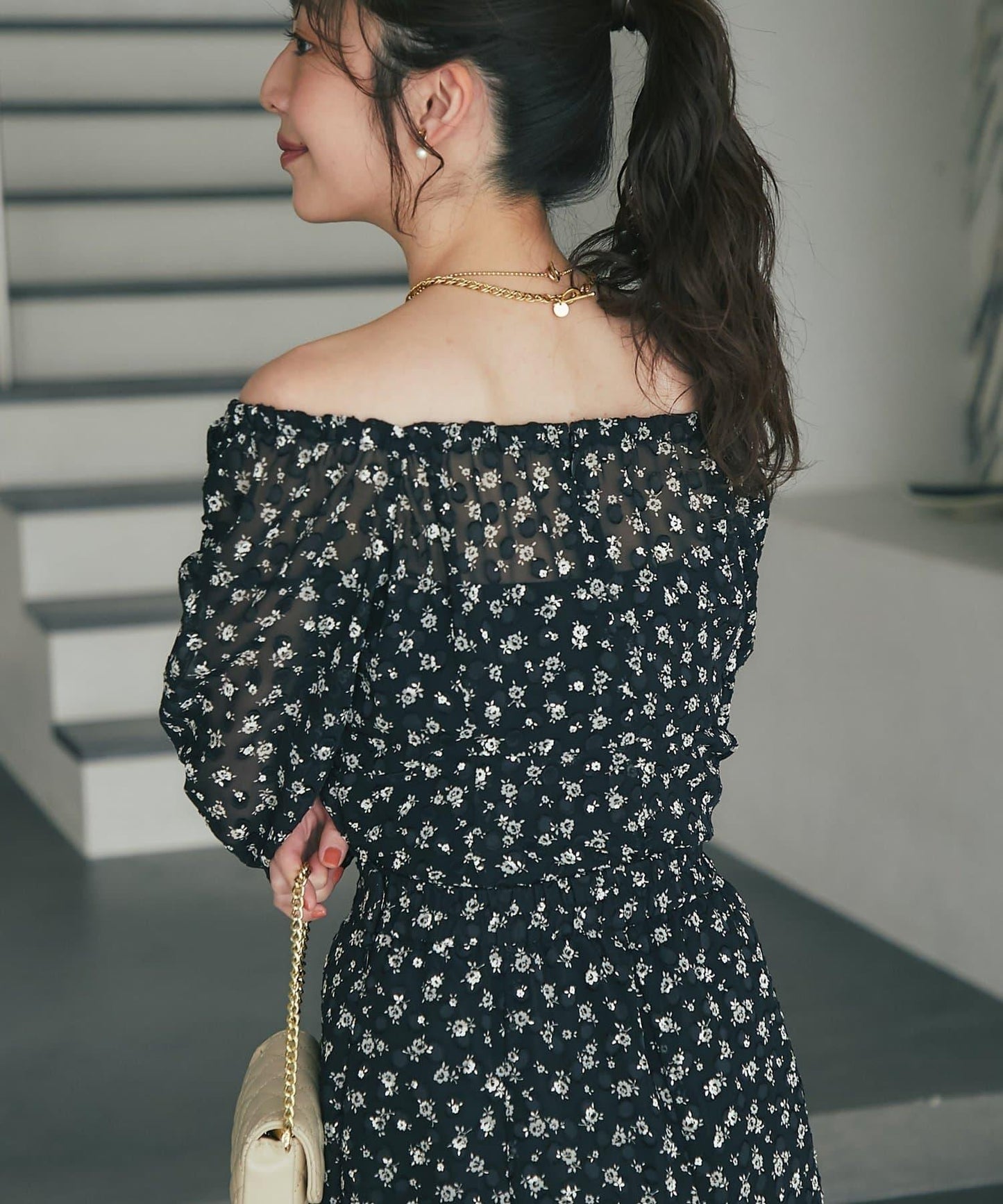 單色小花印花鬆緊袖襯衫