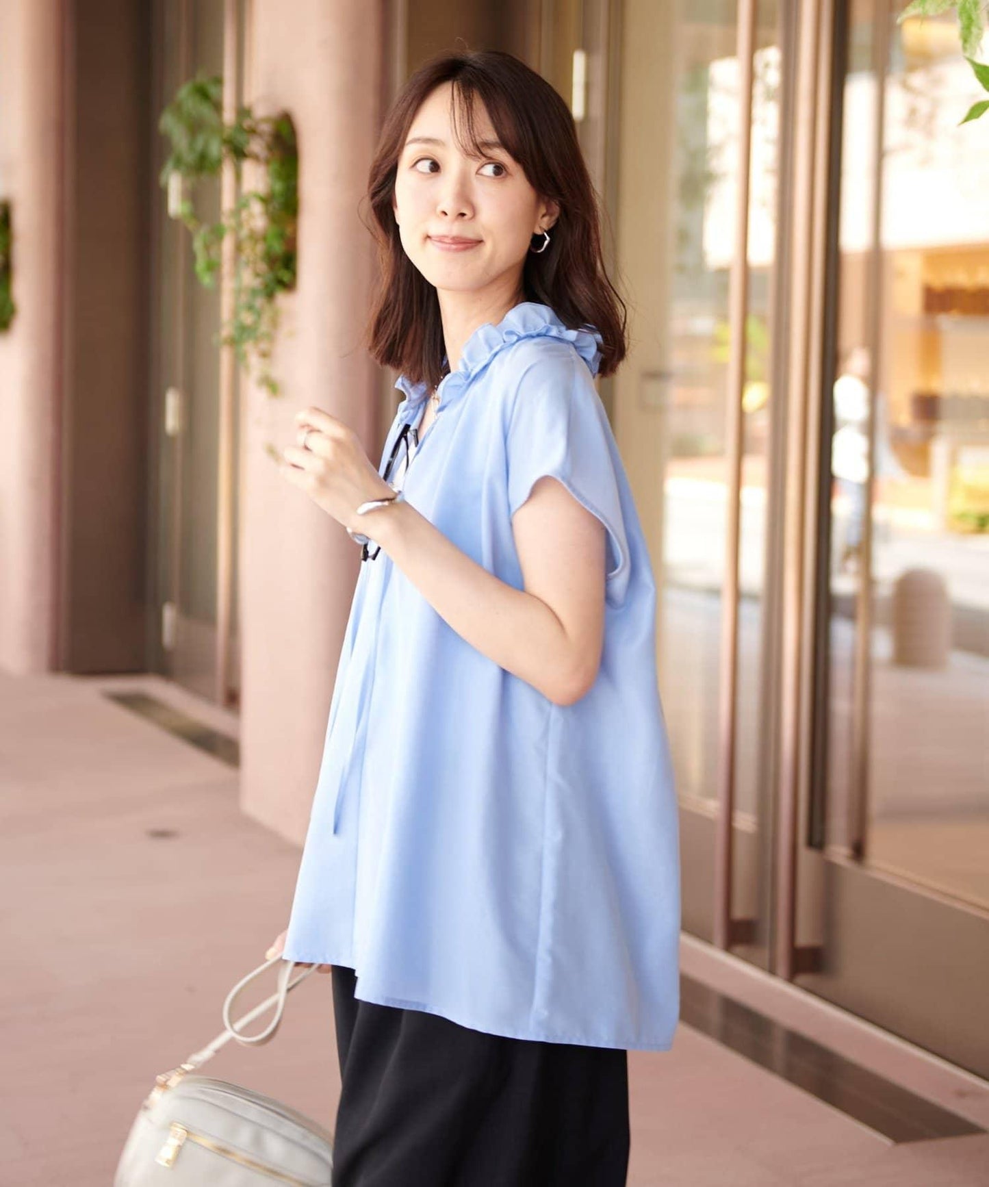 《全方向大人女性感◎》纖維綢緞荷葉邊襯衫