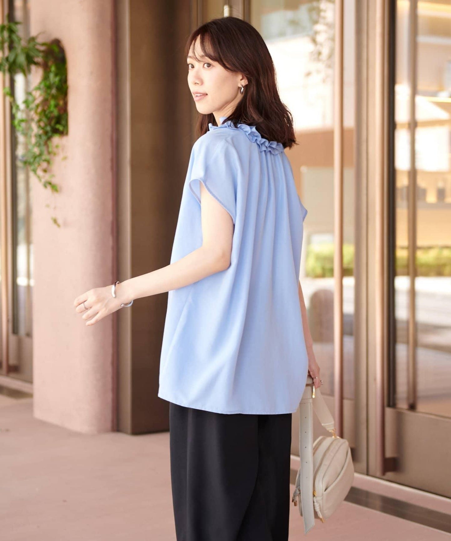 《全方向大人女性感◎》纖維綢緞荷葉邊襯衫