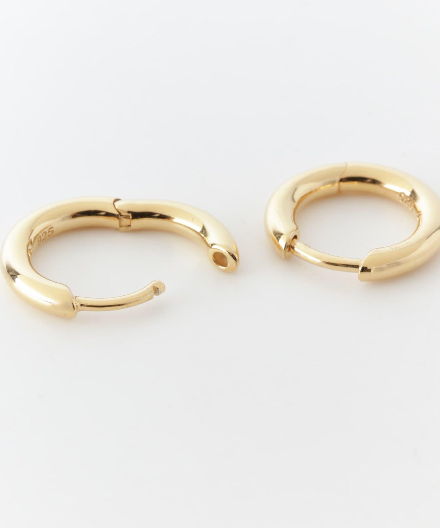 TOM WOOD Classic Hoop Small Gold