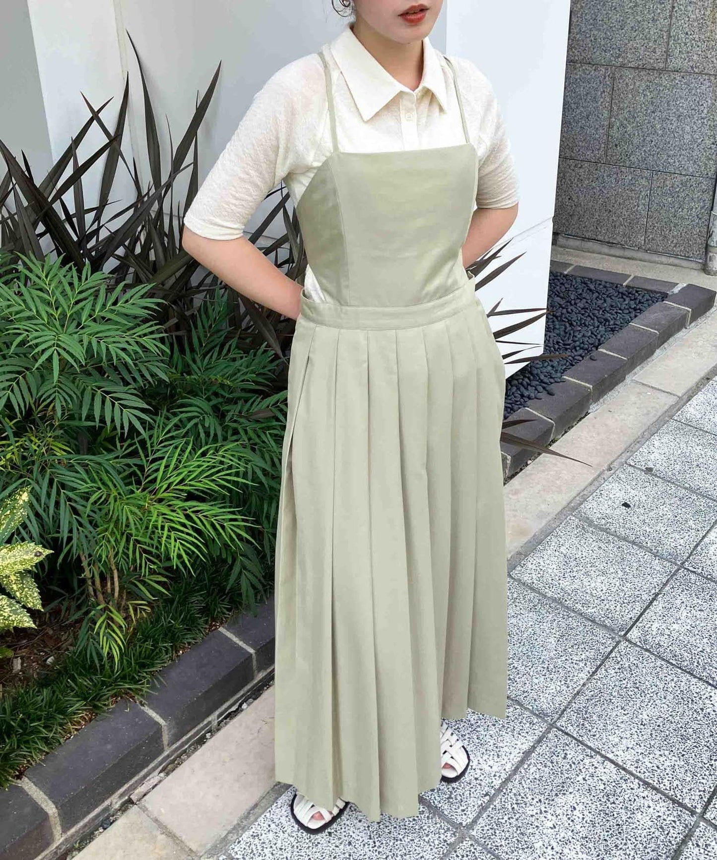 百褶吊帶連衣裙