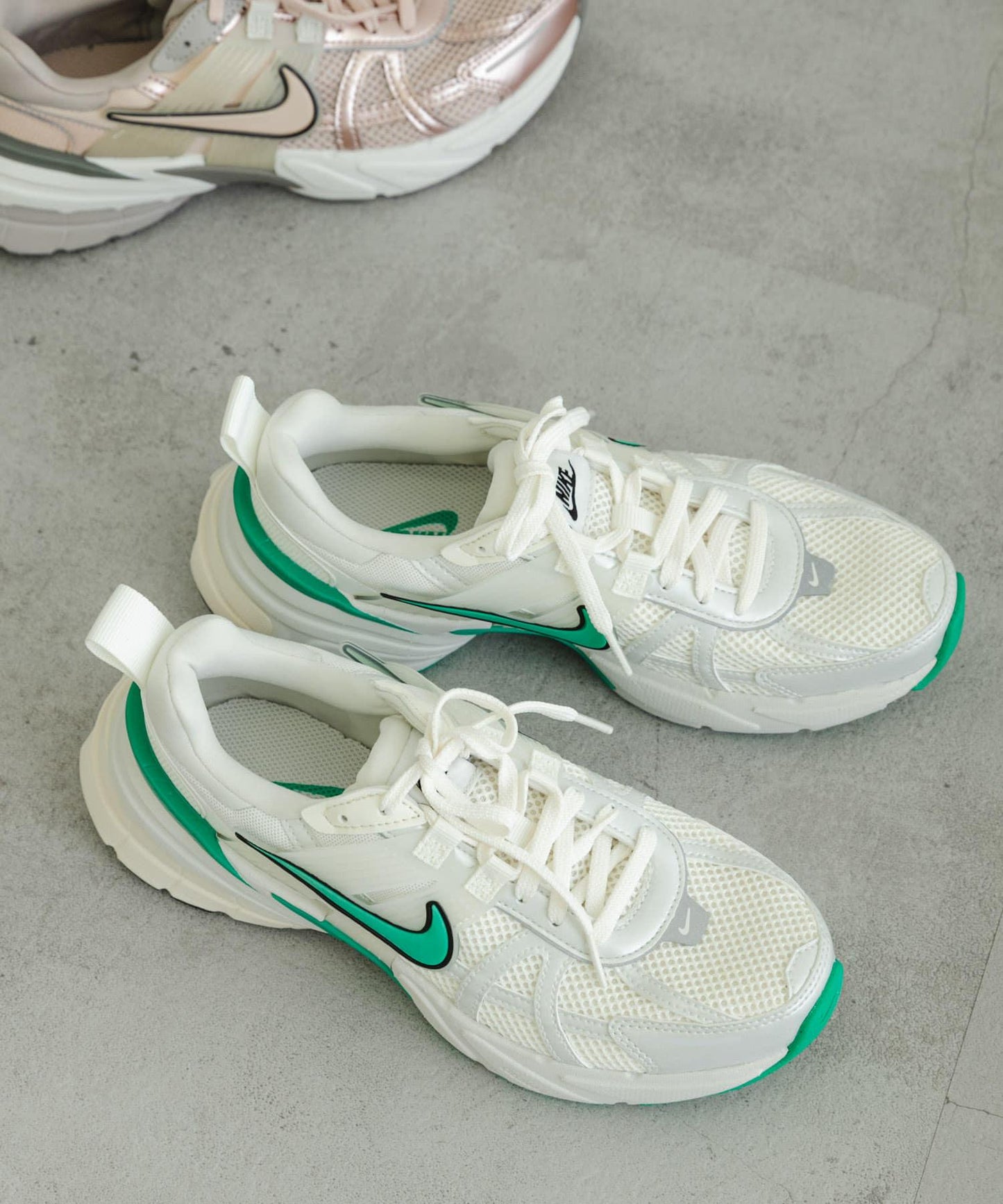 NIKE V2K 跑鞋