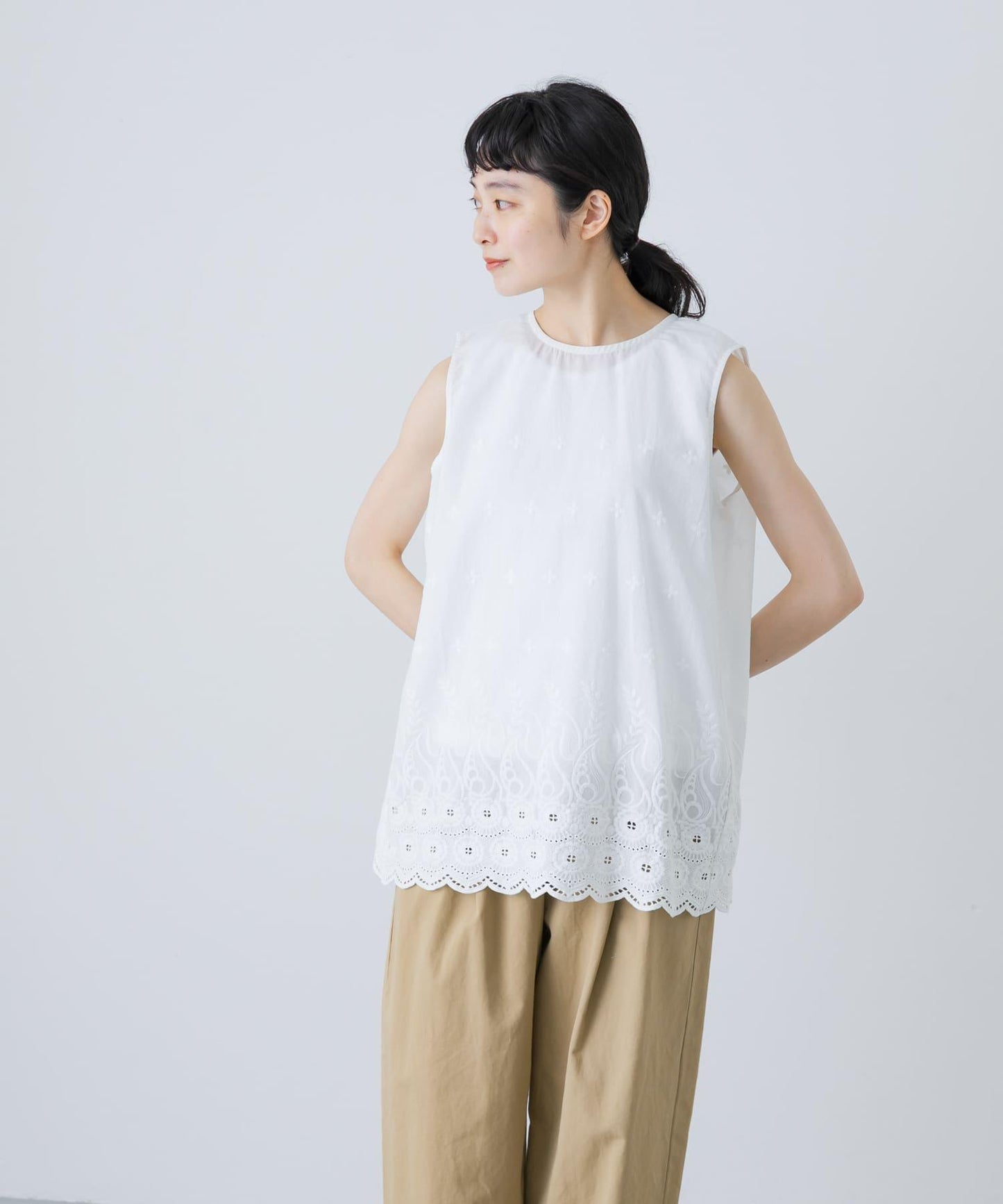 刺繡無袖套頭衫