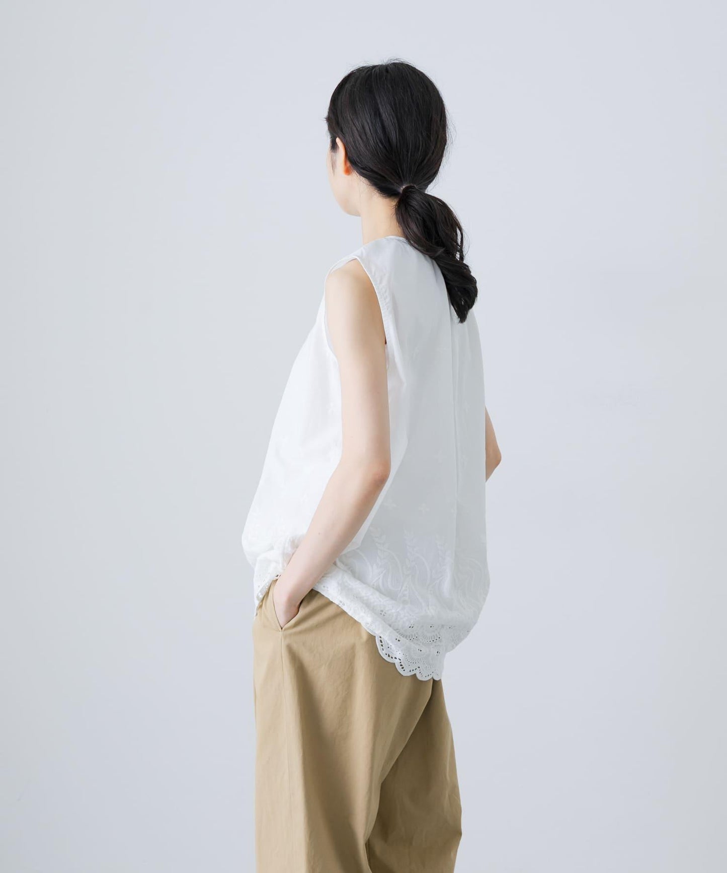 刺繡無袖套頭衫