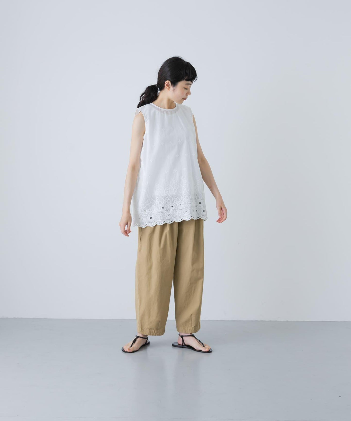刺繡無袖套頭衫