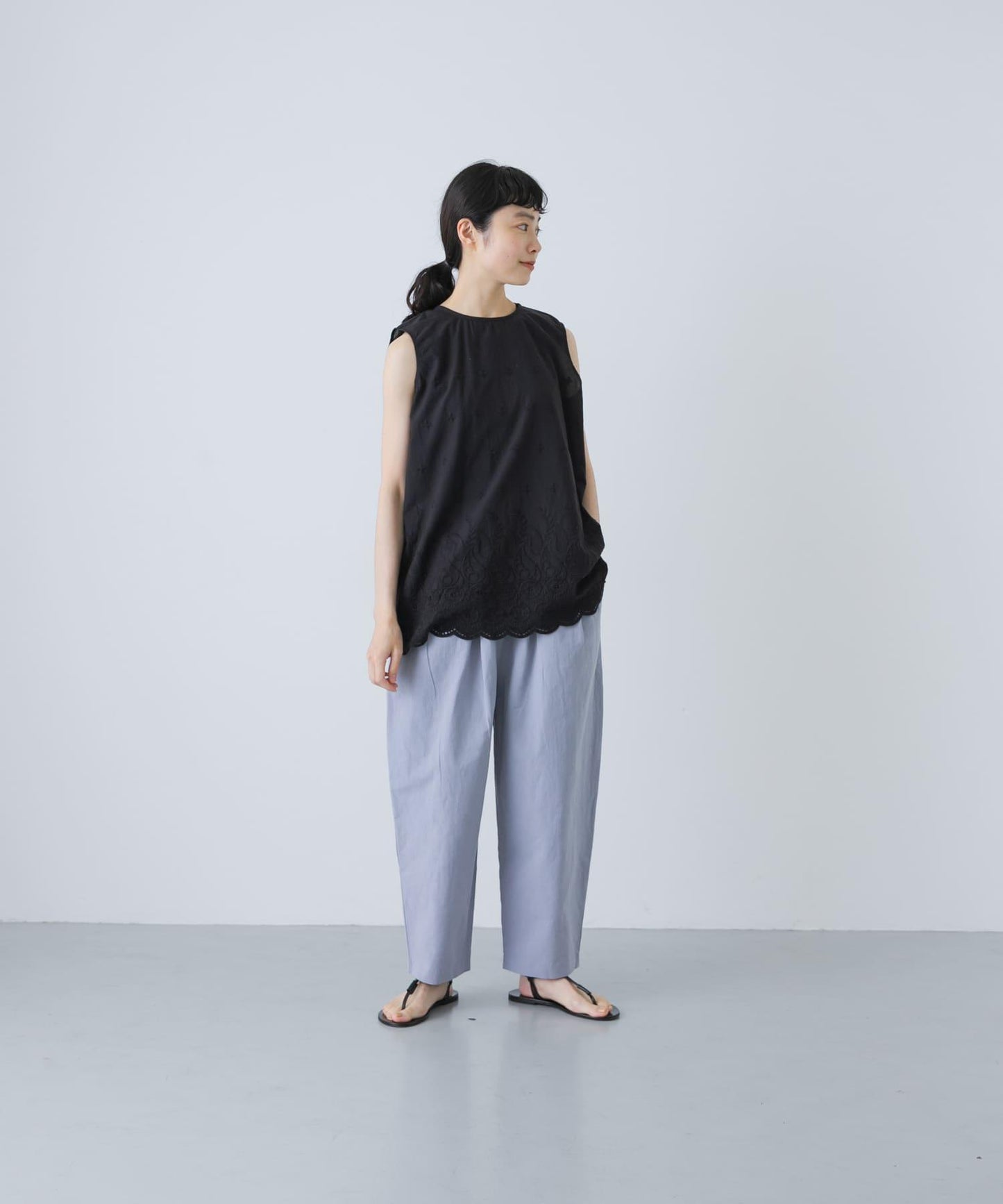 刺繡無袖套頭衫