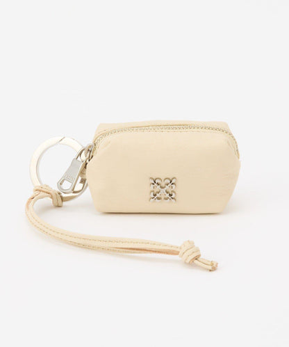 帶卡拉賓的小型皮革掛件袋