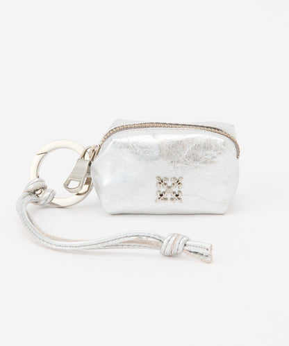 帶卡拉賓的小型皮革掛件袋