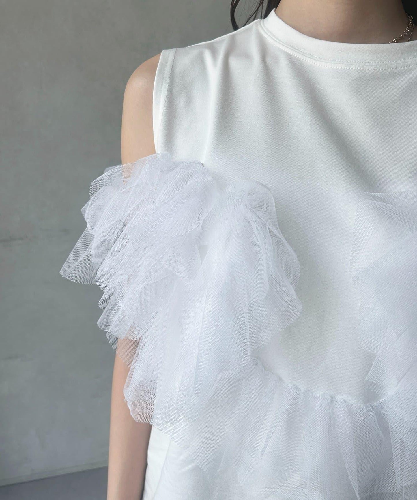 蕾絲背心拼接無袖上衣