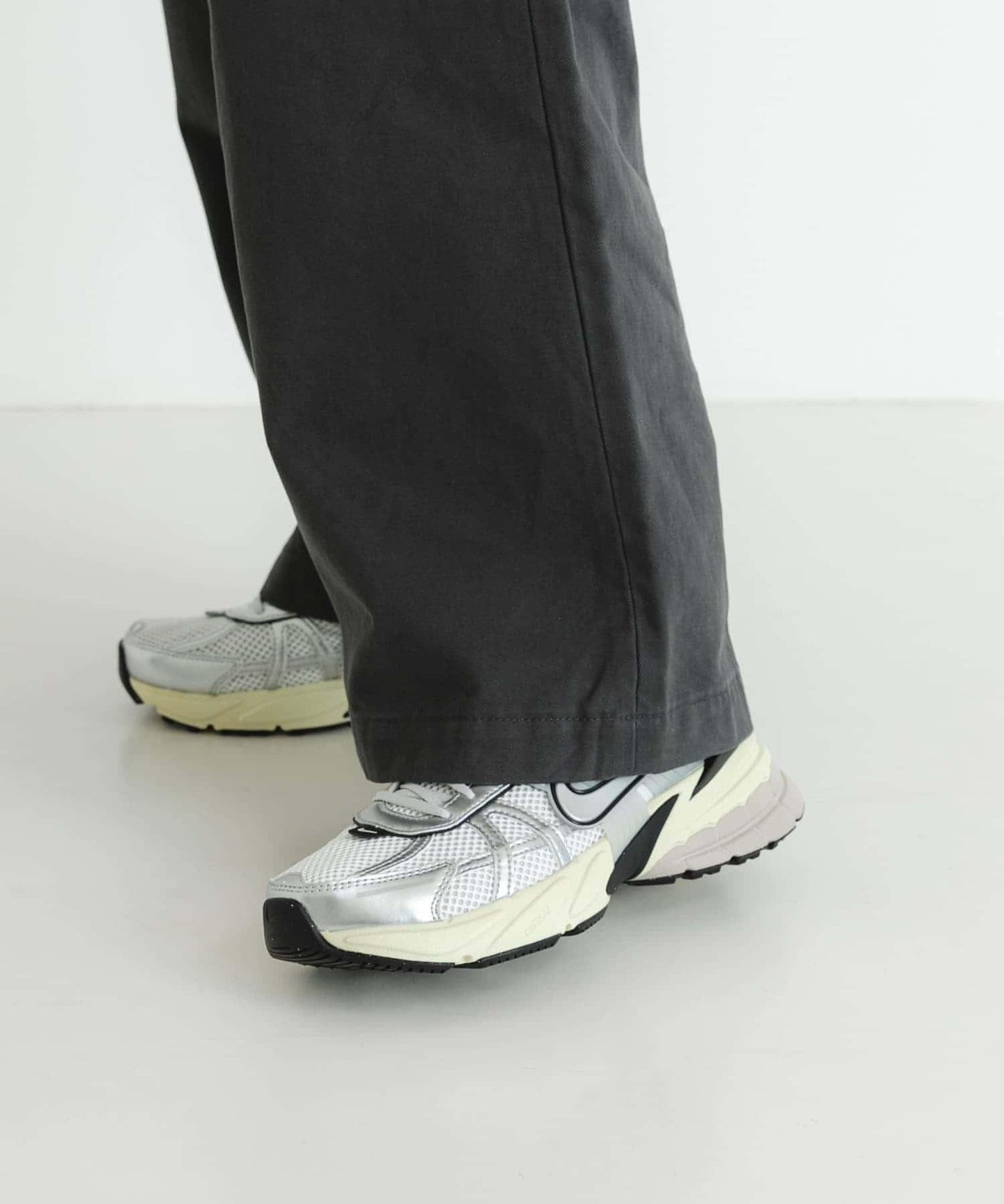 NIKE V2K 跑鞋