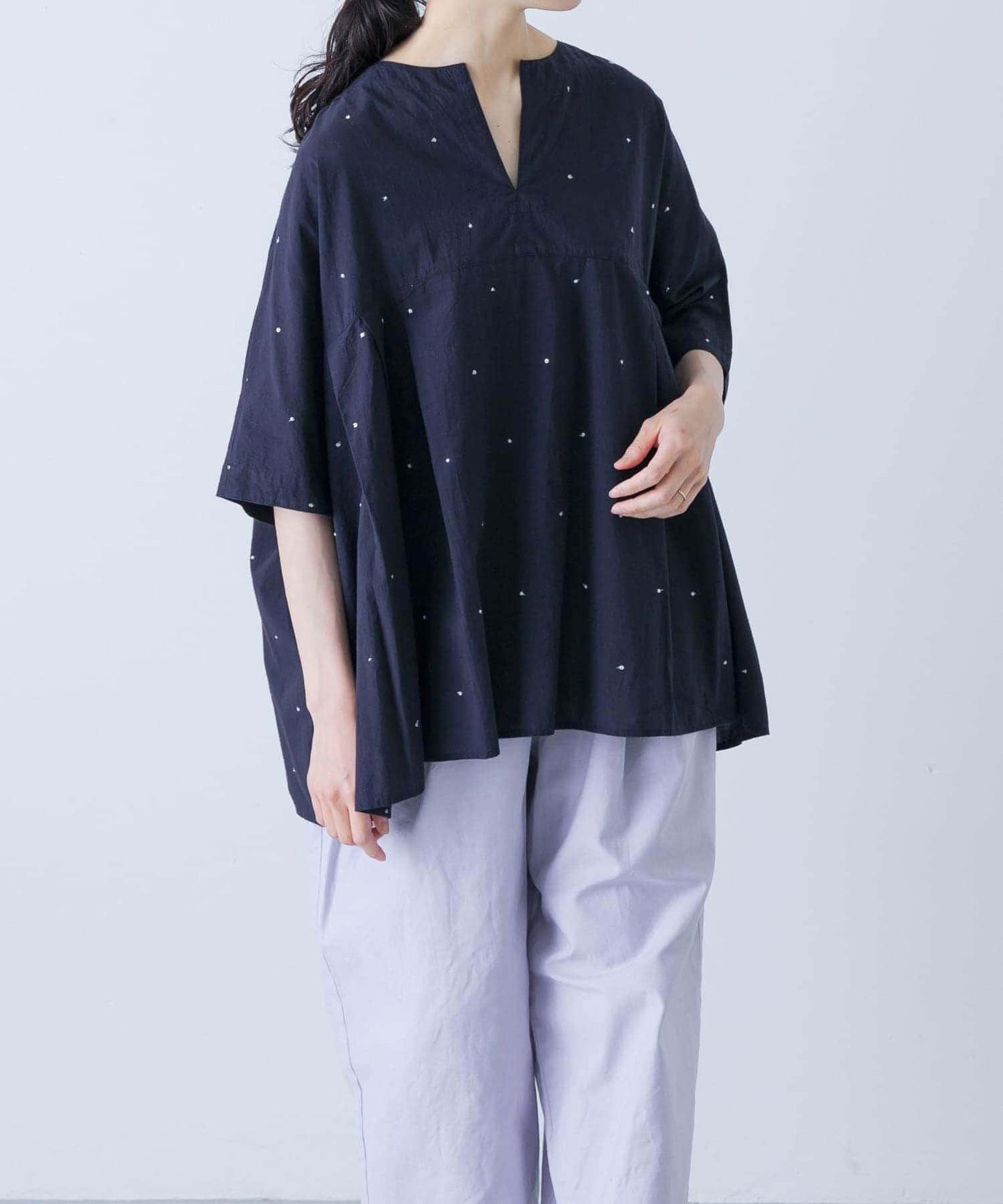 波點刺繡寬鬆套頭衫