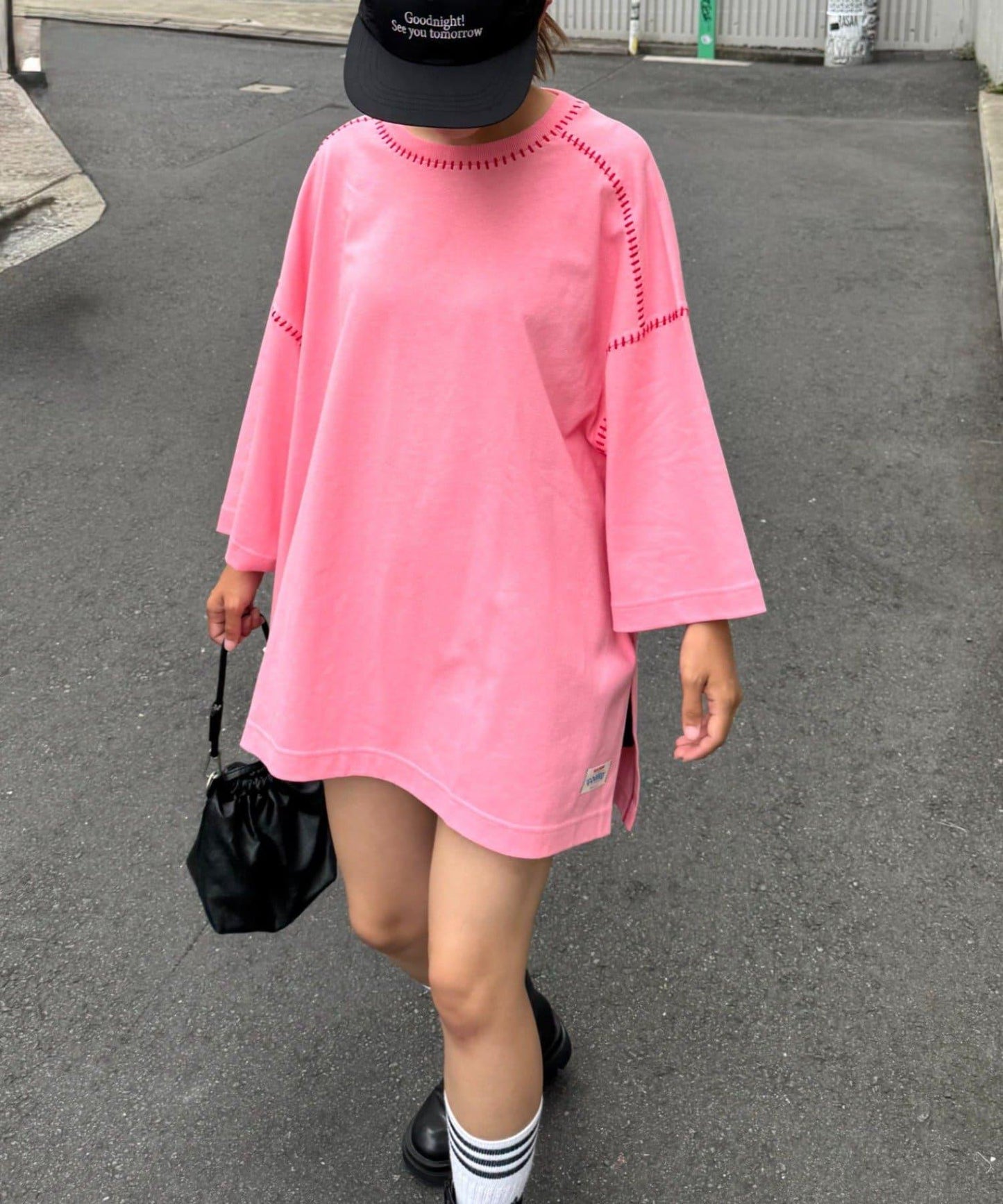 【SOUNDS GOOOOD】配色拼接側開叉T恤短袖