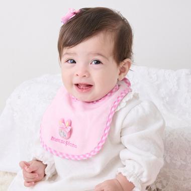 帶有ベビーベリエちゃん圖案的嬰兒圍兜