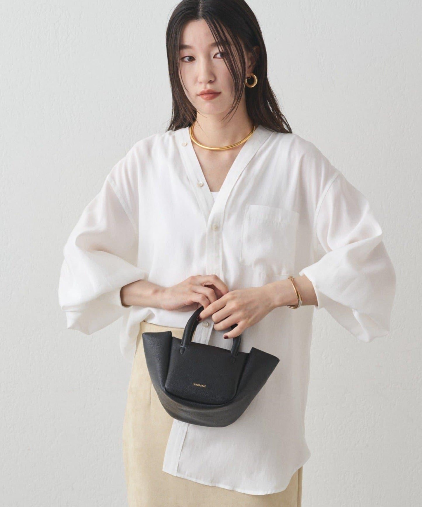 袖口收口V領襯衫