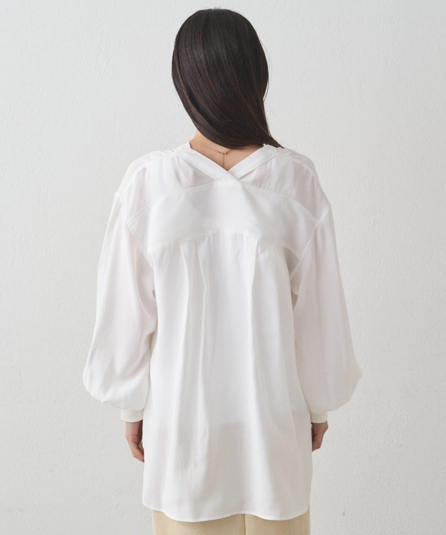 袖口收口V領襯衫