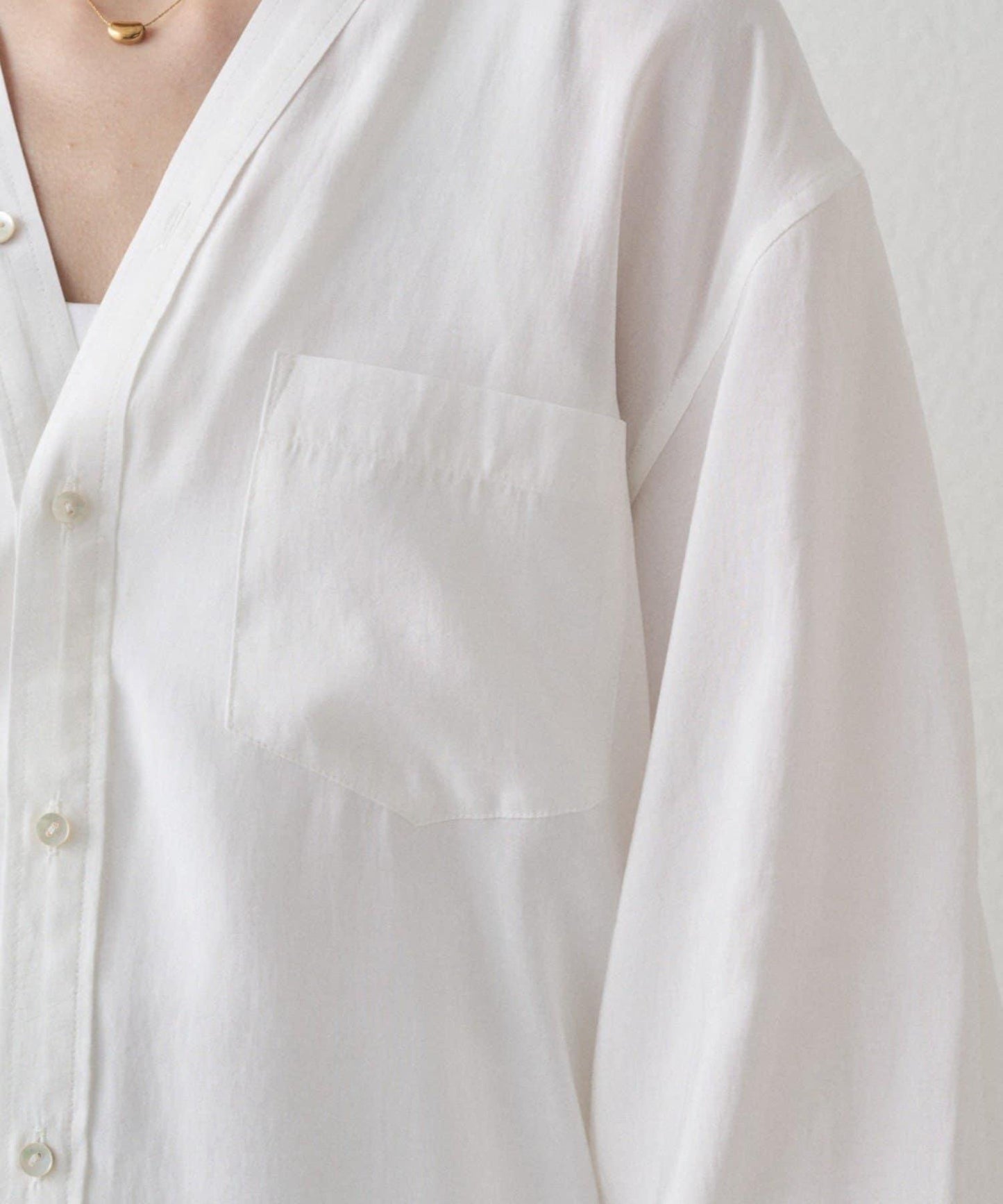 袖口收口V領襯衫