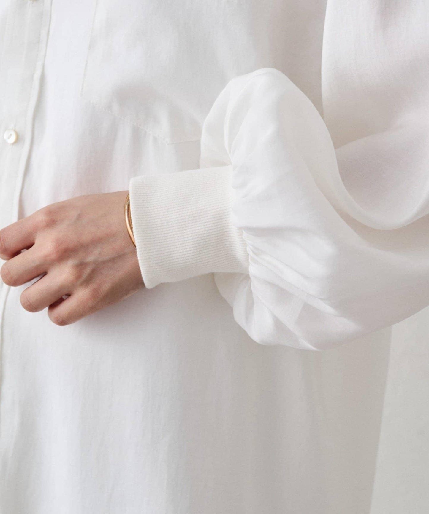 袖口收口V領襯衫