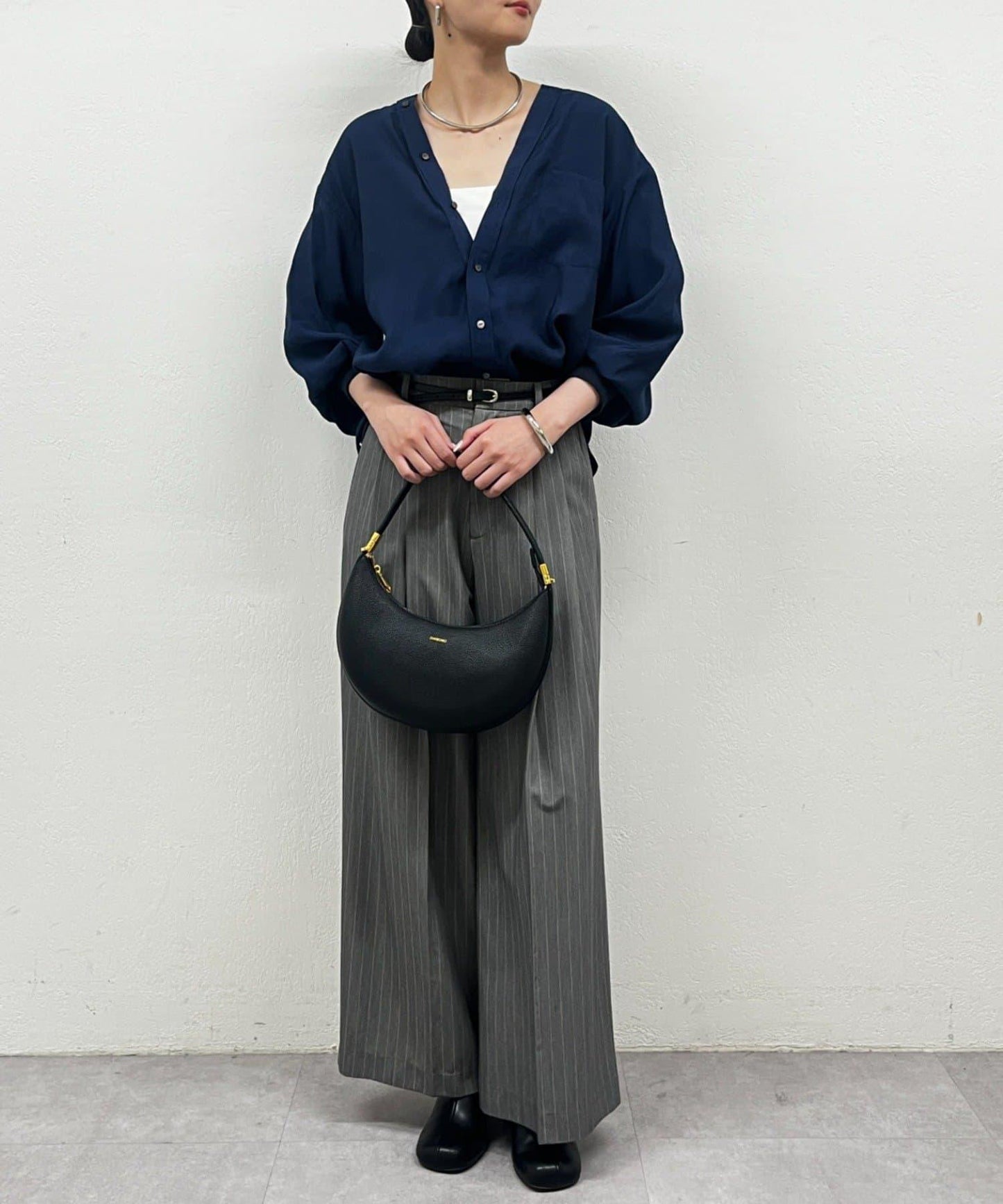 袖口收口V領襯衫