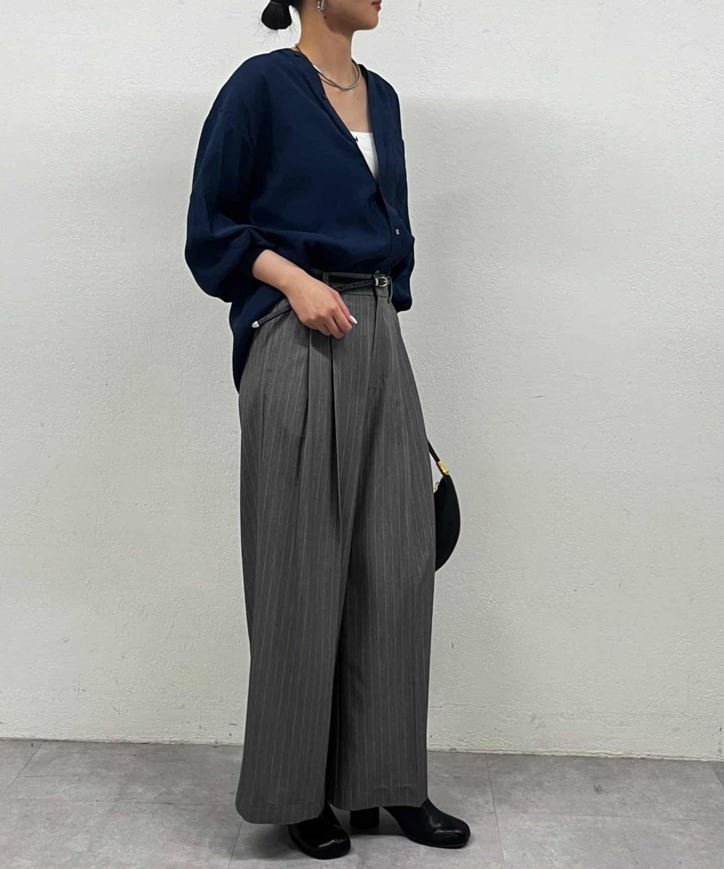 袖口收口V領襯衫