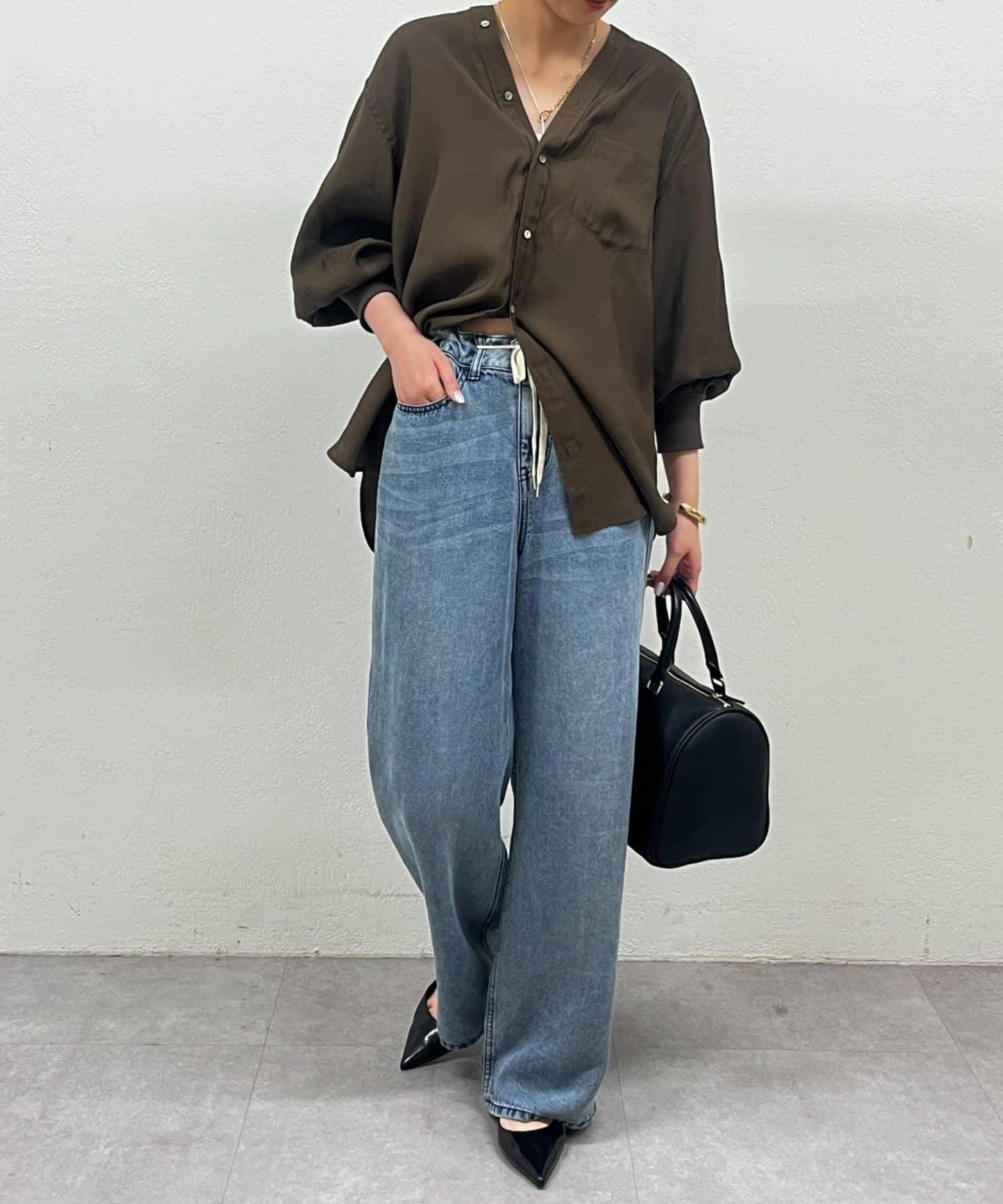 袖口收口V領襯衫