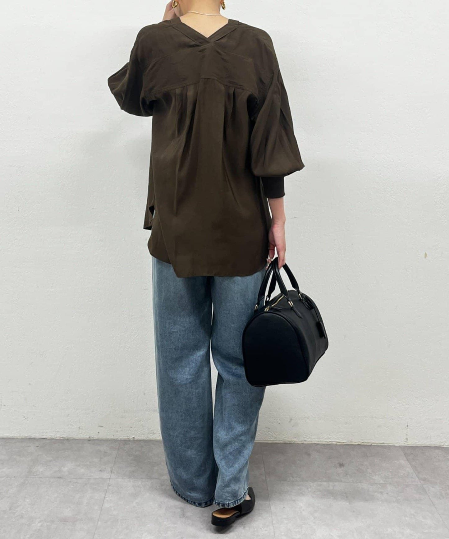 袖口收口V領襯衫