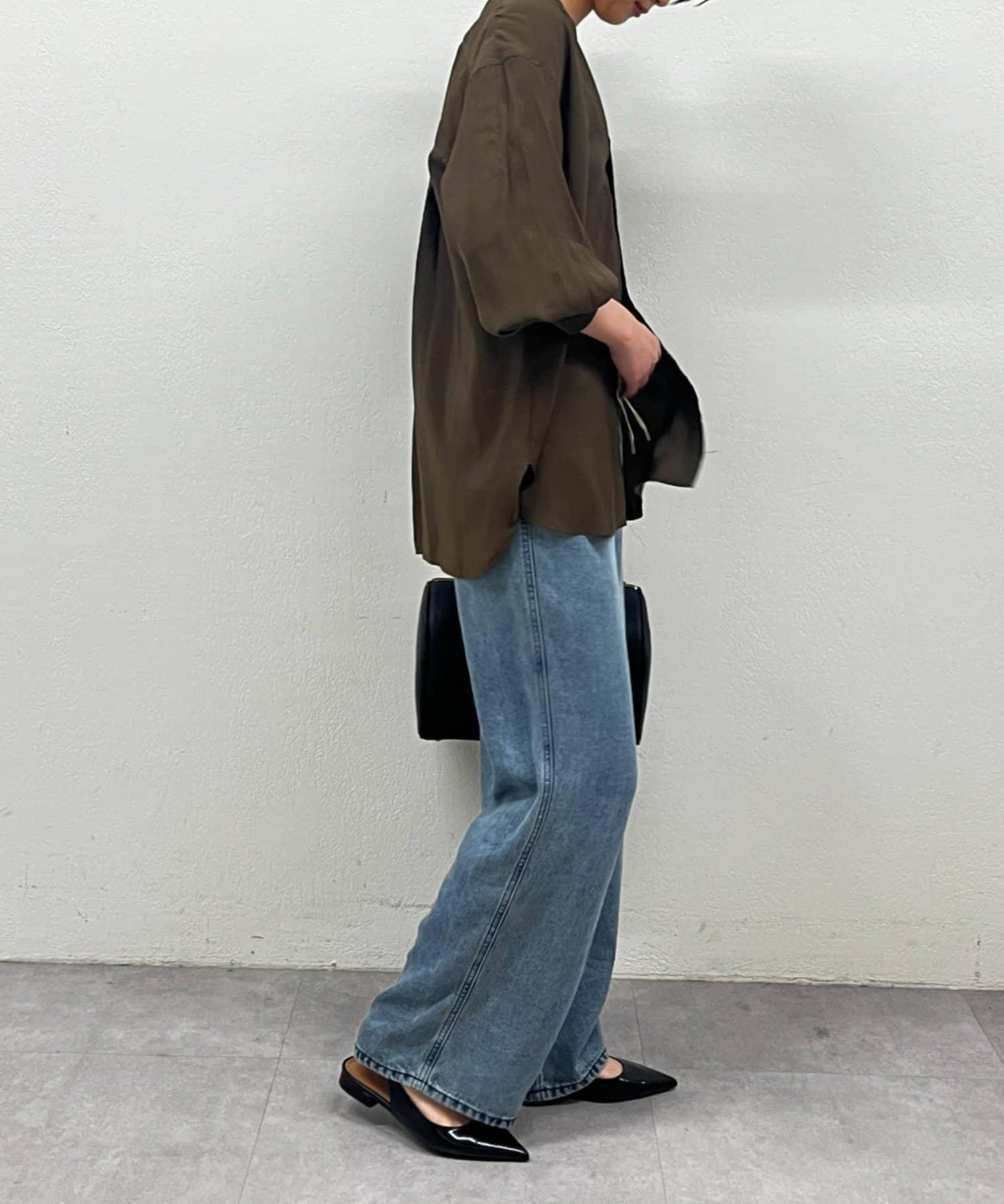 袖口收口V領襯衫