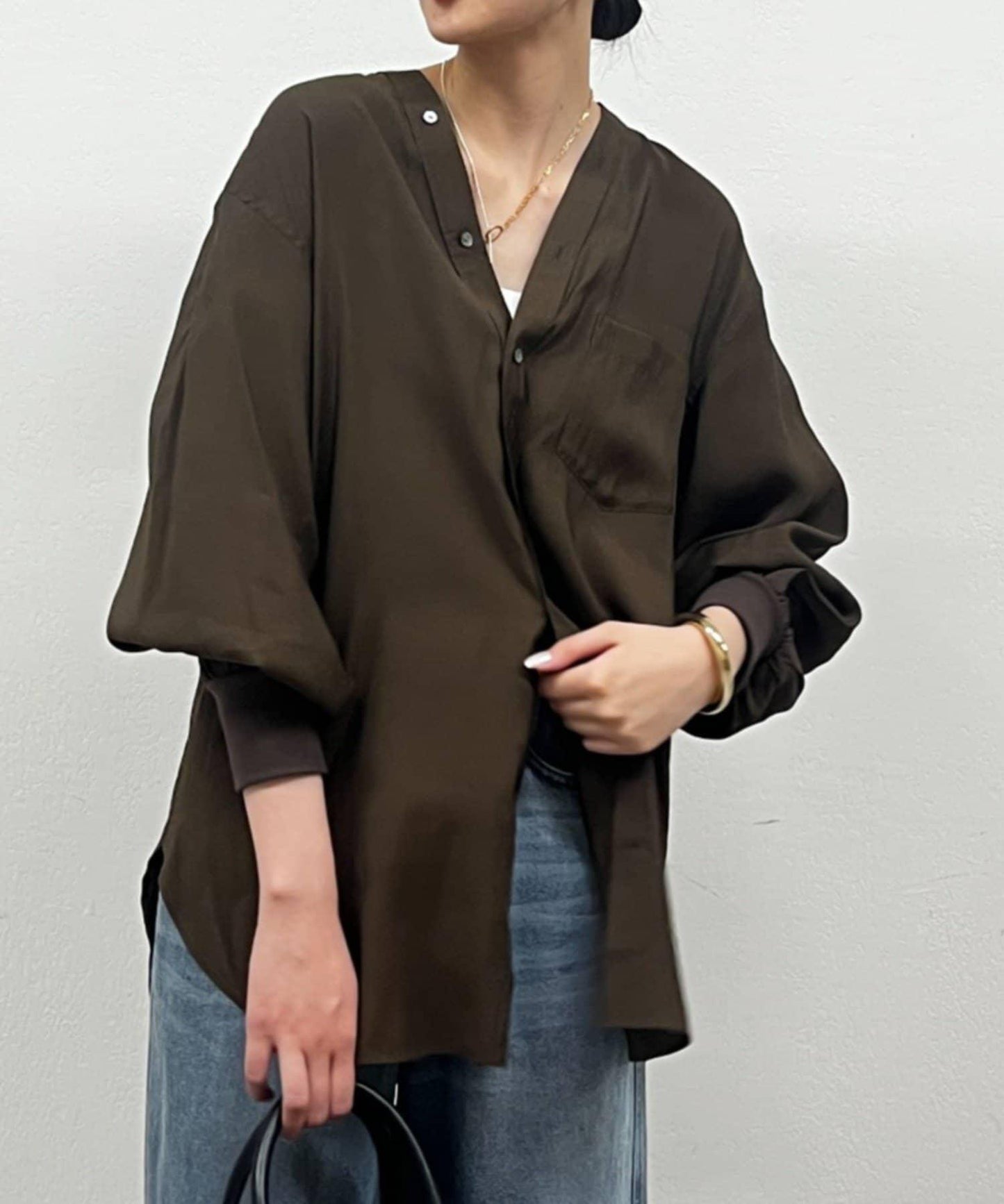 袖口收口V領襯衫
