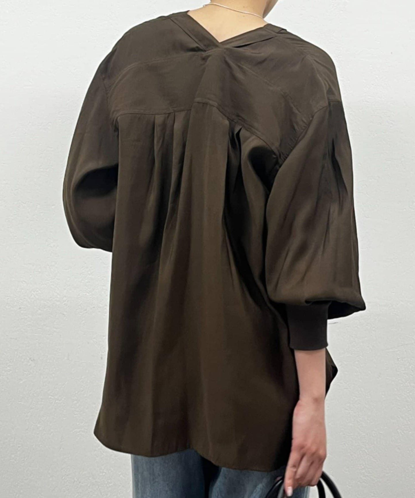 袖口收口V領襯衫