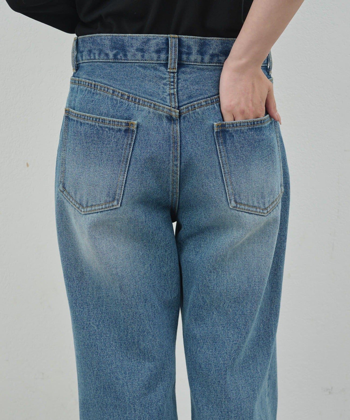 中高腰中筋喇叭牛仔褲